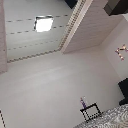 Maldera-case Vacanza-loft- Loft Queen Specchio Trani